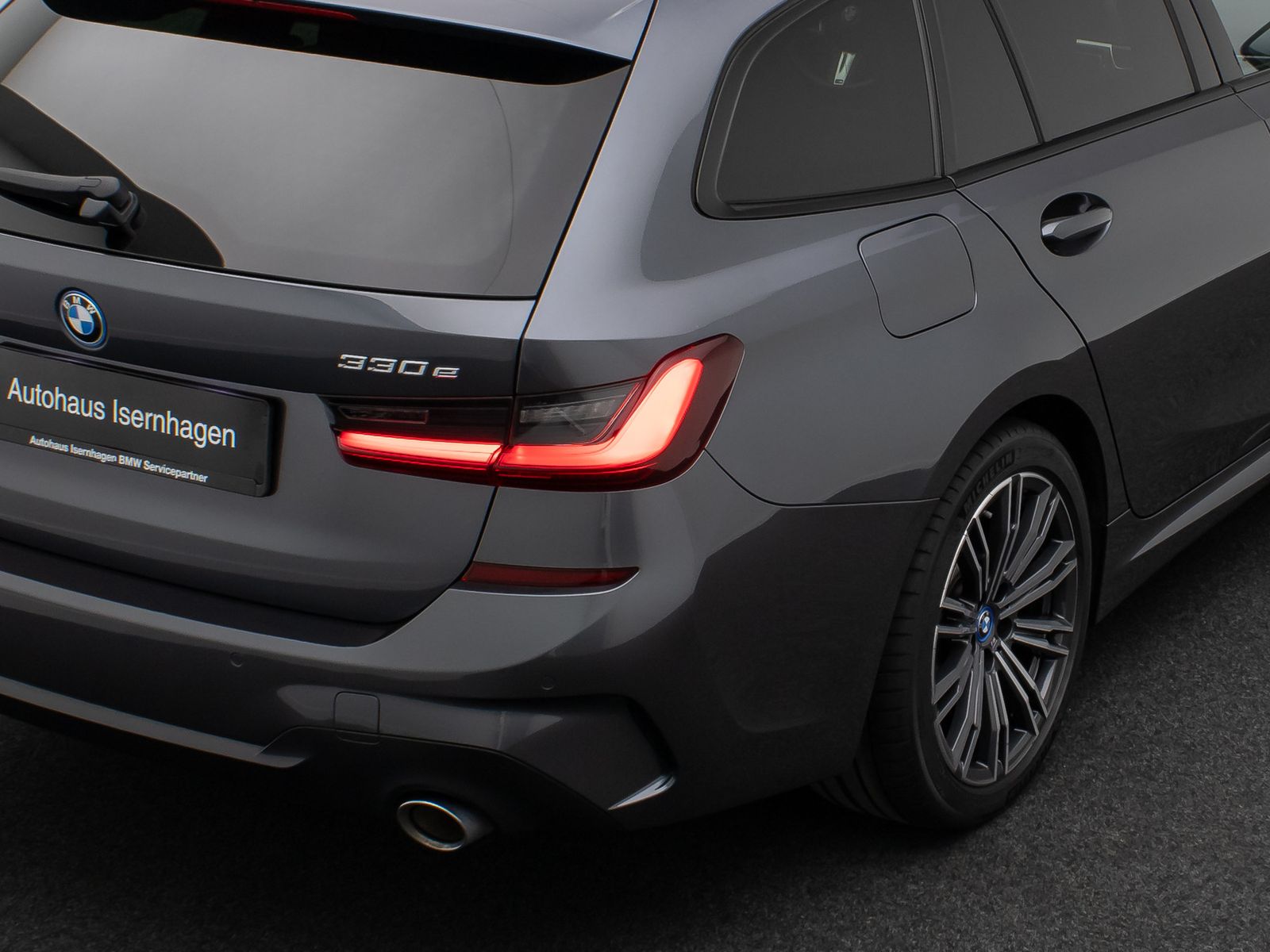 Fahrzeugabbildung BMW 330e M Sport Alarm AHK DAB HiFi Komfort PDC 18"
