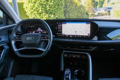 AUDI Q5 2.0 TDI / S-LINE / 21"/ BUSINESS/ AHK