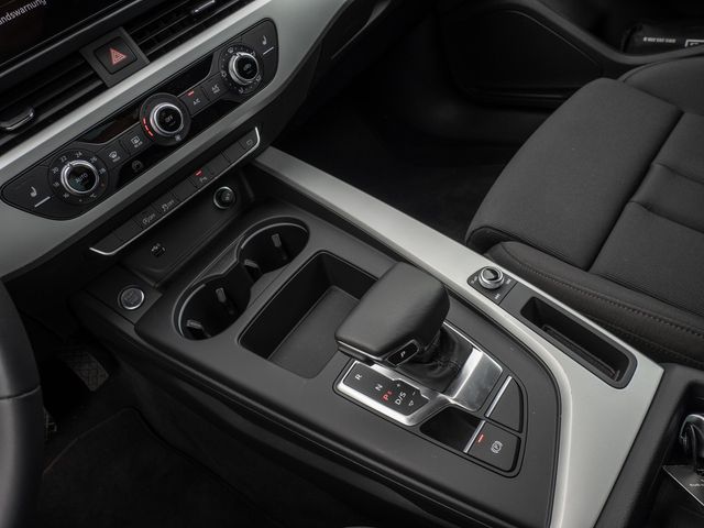 A4 Avant 35 TFSI S line PDC SHZ NAVI AHK ACC LED