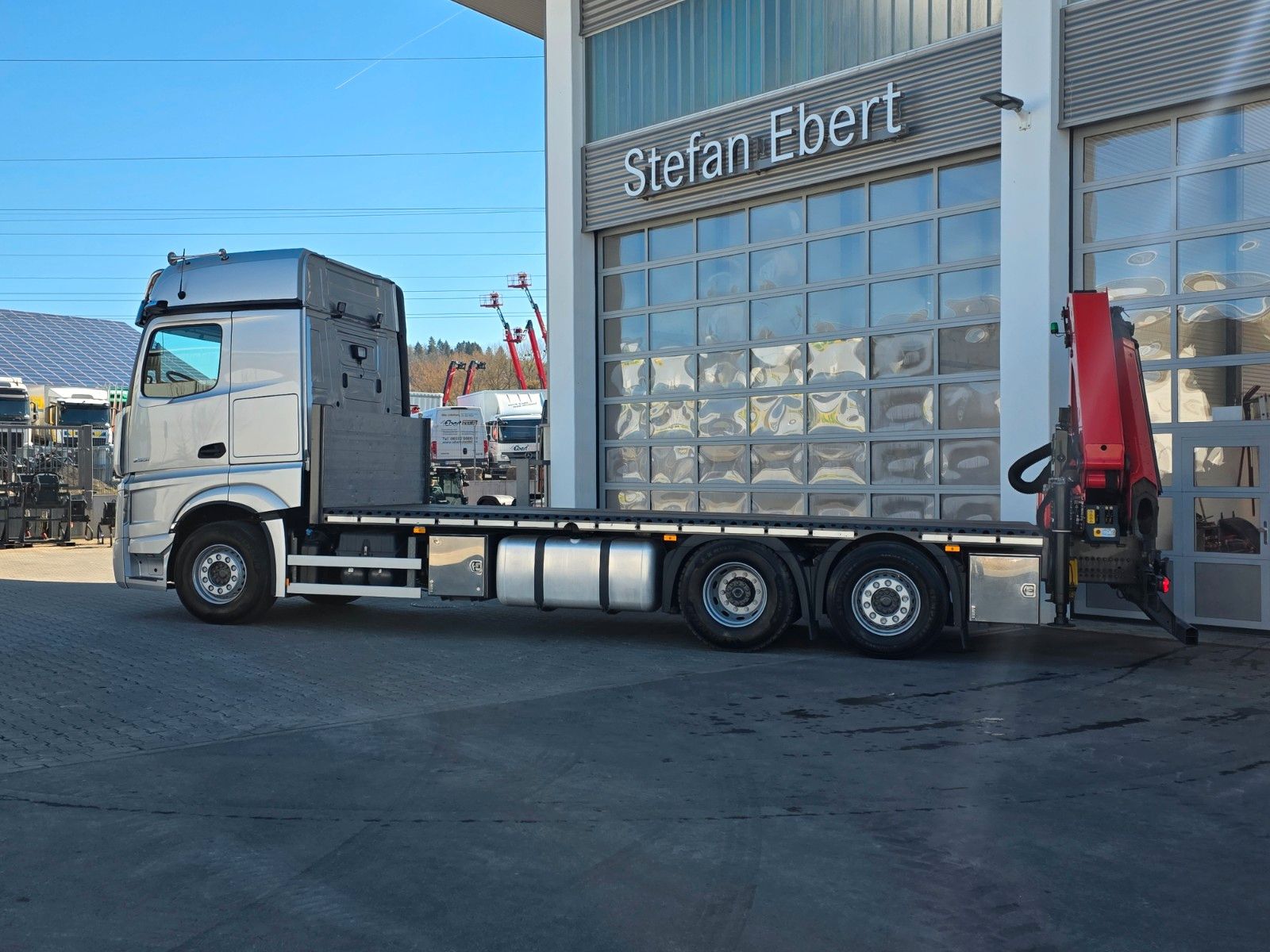 Fahrzeugabbildung Mercedes-Benz Actros 2551 L 6x2 Palfinger PK22002 Funk Solo