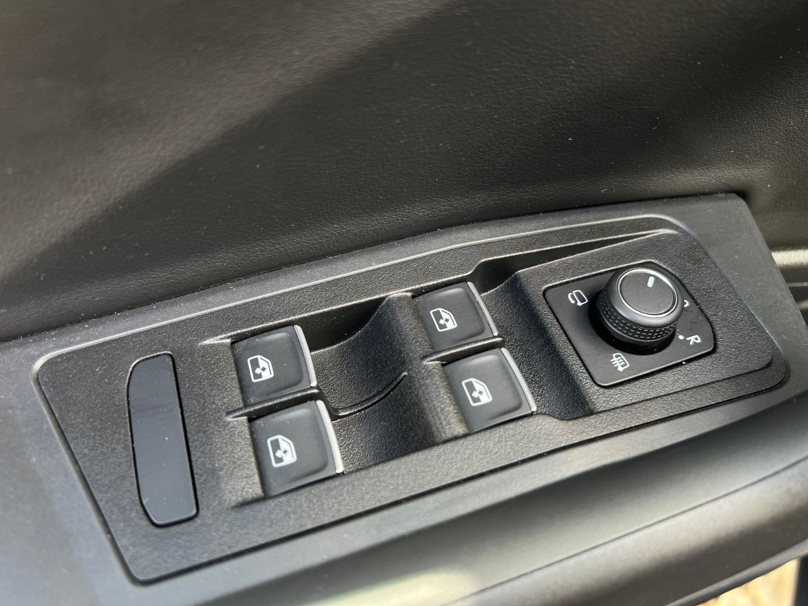 Fahrzeugabbildung Volkswagen T-Roc Cabriolet Style 1.5 TSI DSG *AHK, LED, Bla