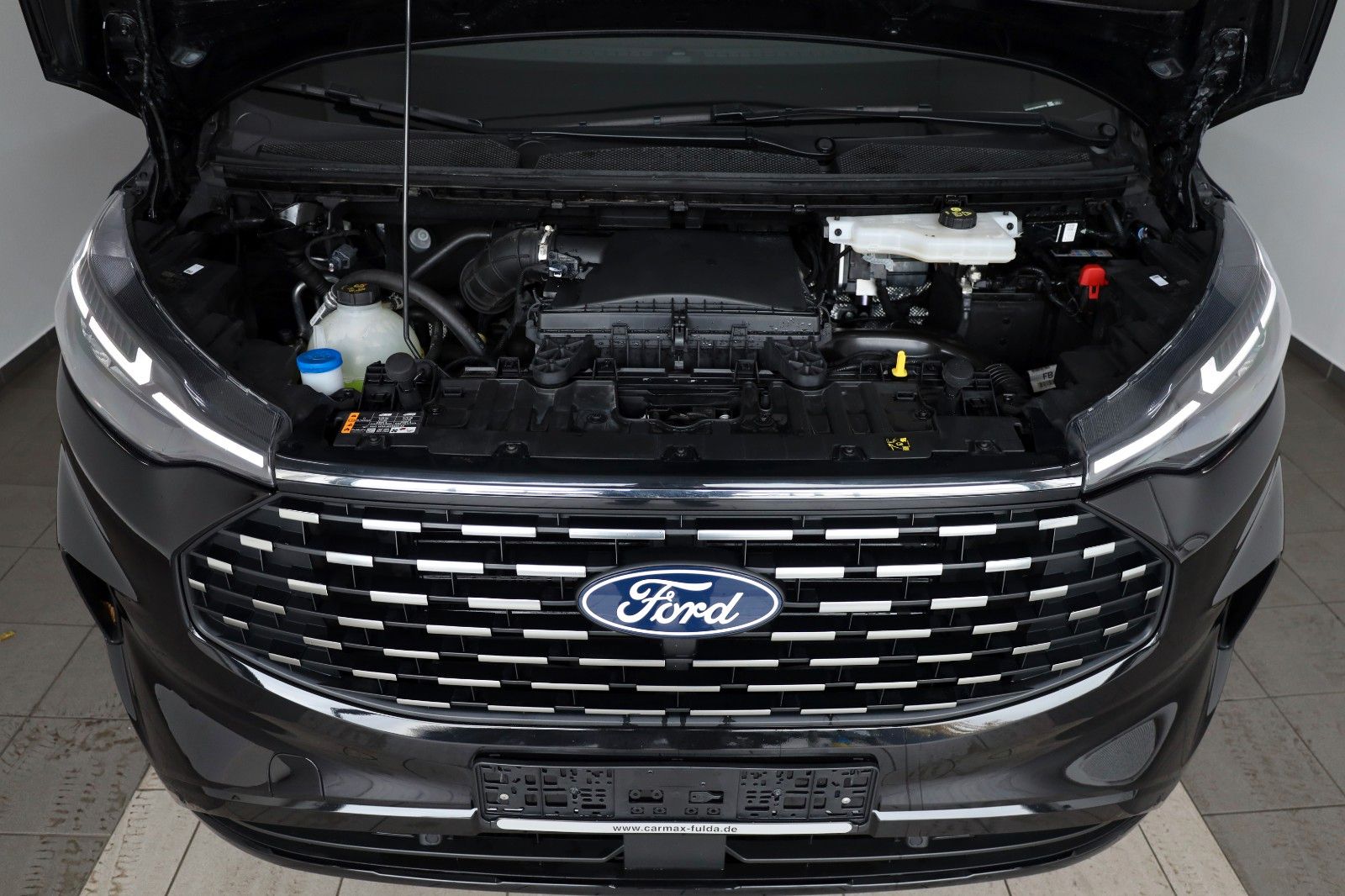 Fahrzeugabbildung Ford Tourneo Custom 2.0  320 L2 Titanium,8 Sitzer,AHK