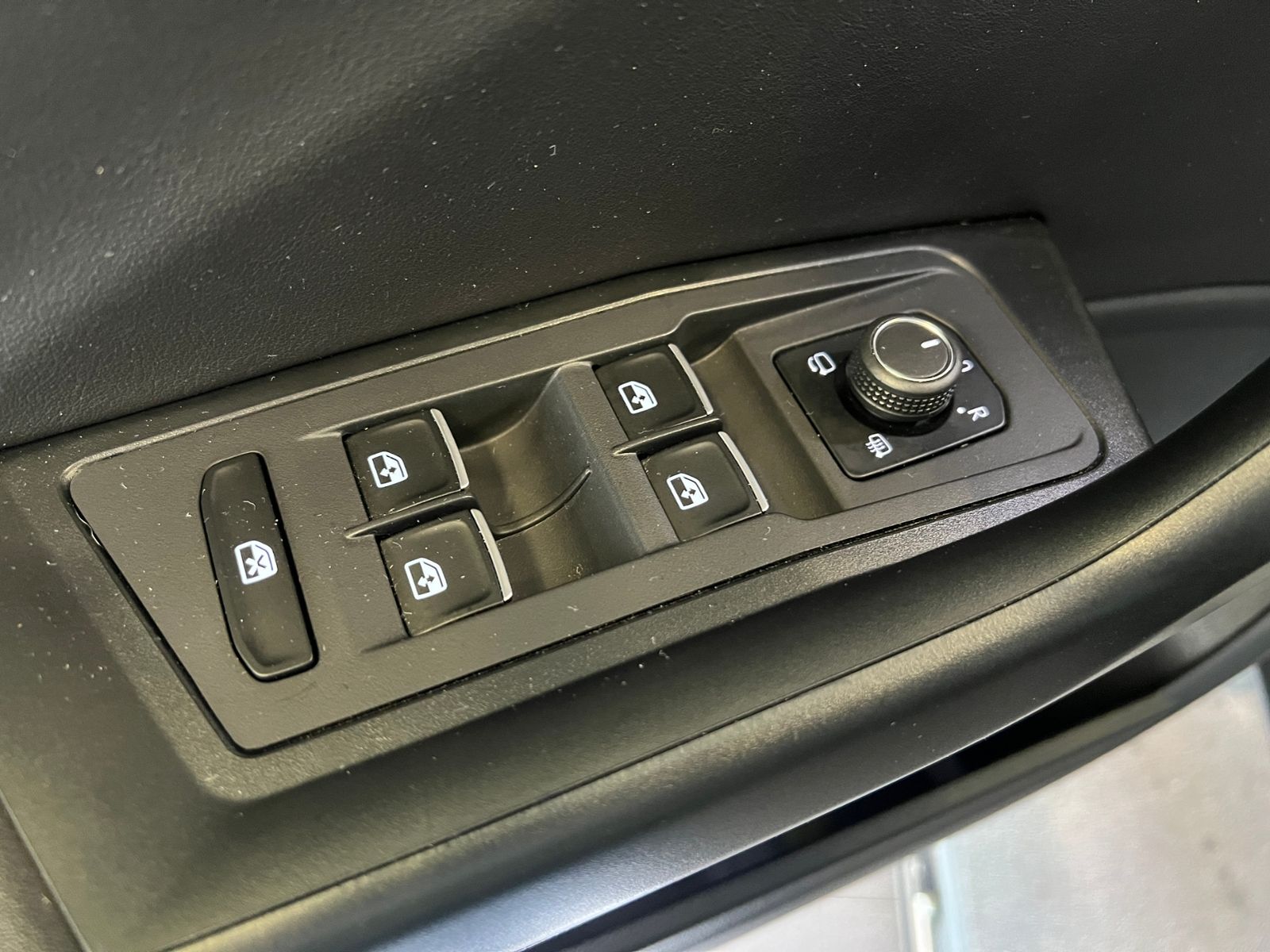 Fahrzeugabbildung Volkswagen T-Roc R 2.0 TSI DSG 4MOTION *Garantie, LED, Kame