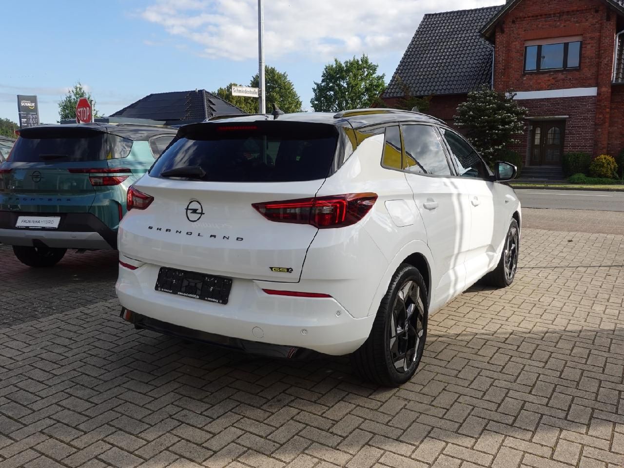 Fahrzeugabbildung Opel Grandland 1,6 GSe Plug-in Hybrid