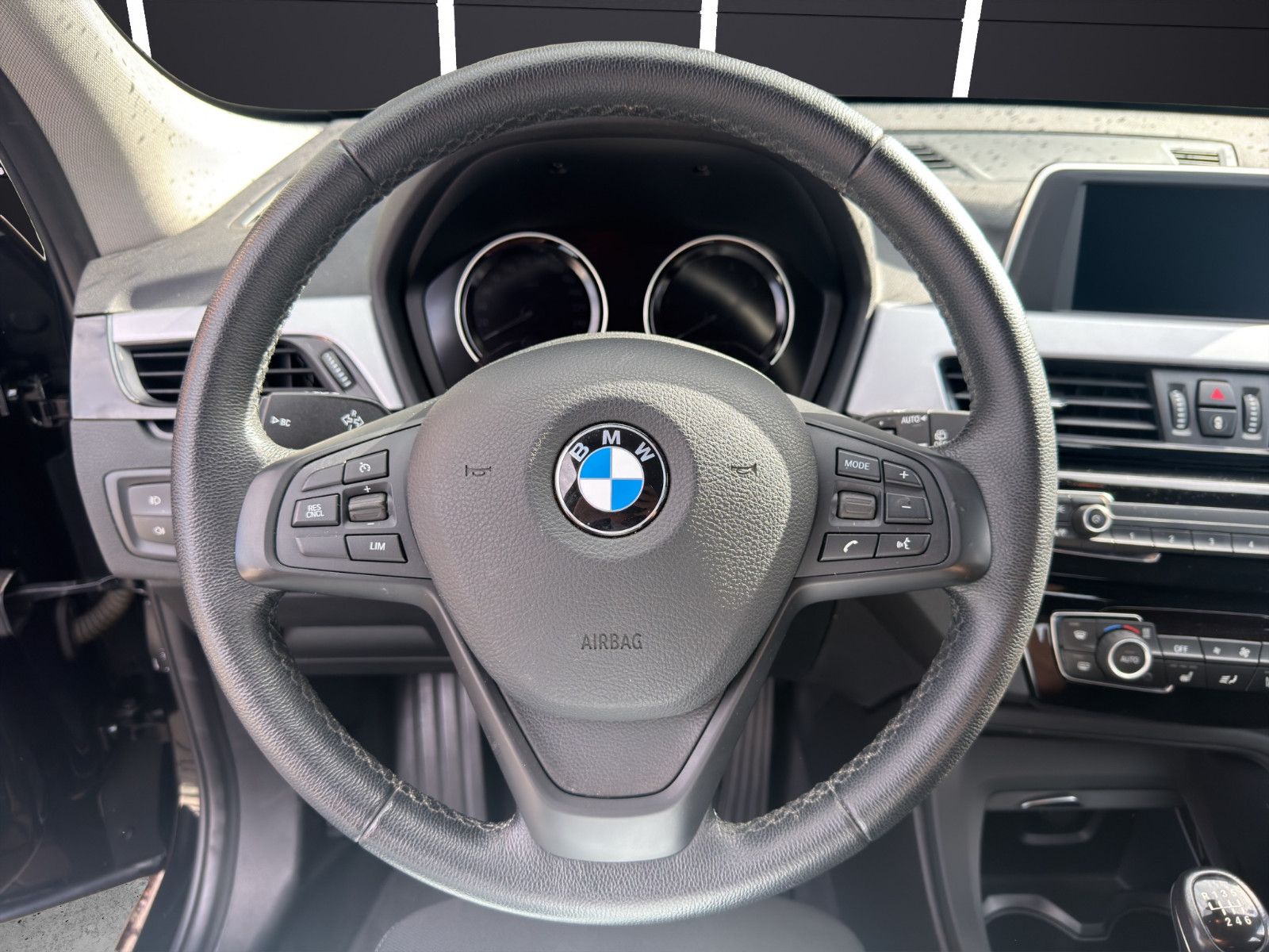 Fahrzeugabbildung BMW X1 sDrive 18 i Advantage PDC*Shzg*2-Zo.Klima*