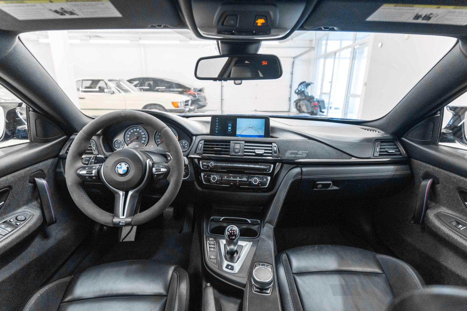 Fahrzeugabbildung BMW M4 CS Head UP LED NAV KAM PDC DKG