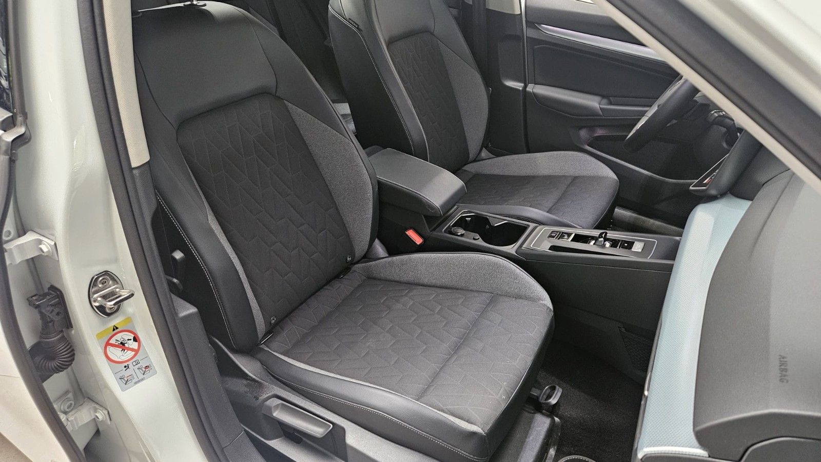 Volkswagen Golf VIII Lim 1.5 eTSI Goal DSG Navi DiscoverPRO foto 13