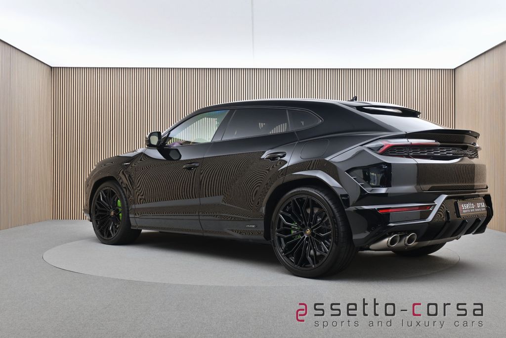 LAMBORGHINI Urus 2026