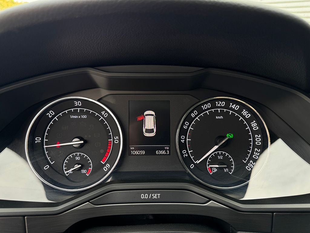 Superb Combi 2.0 TDI Style *NAVI*ACC*KAMERA*