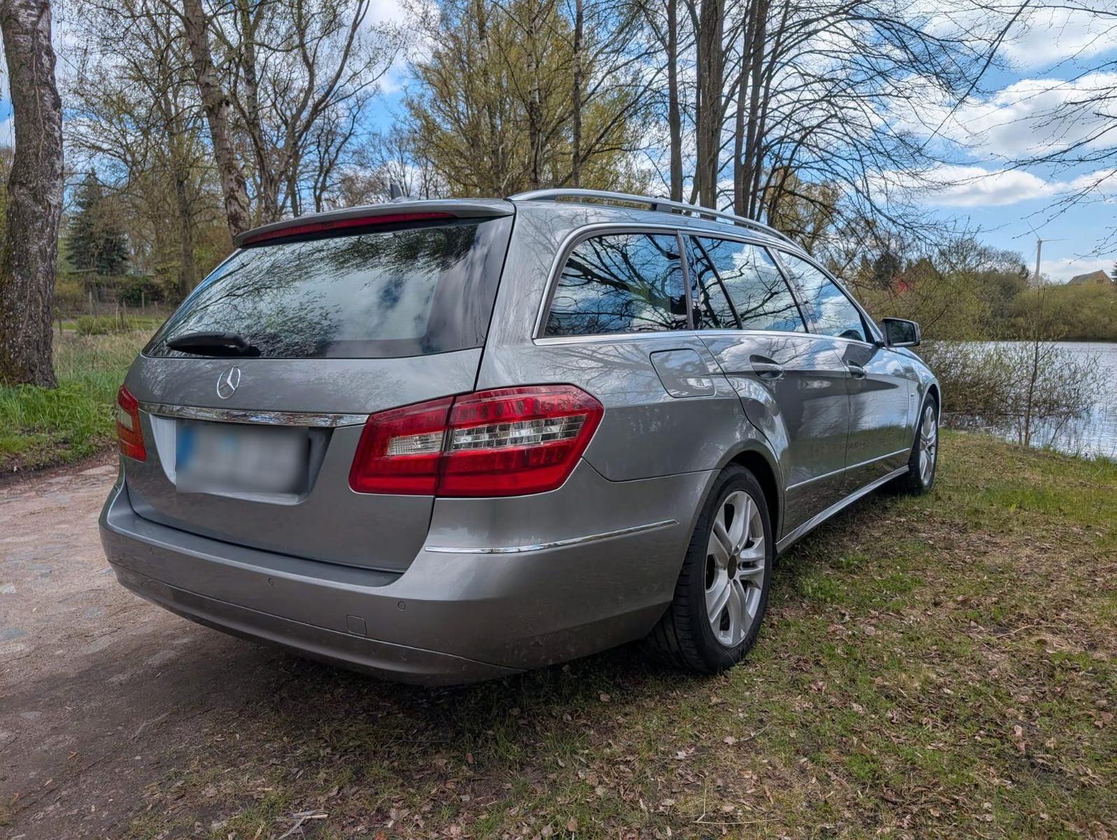 Mercedes-Benz E220 2010 — photo 7