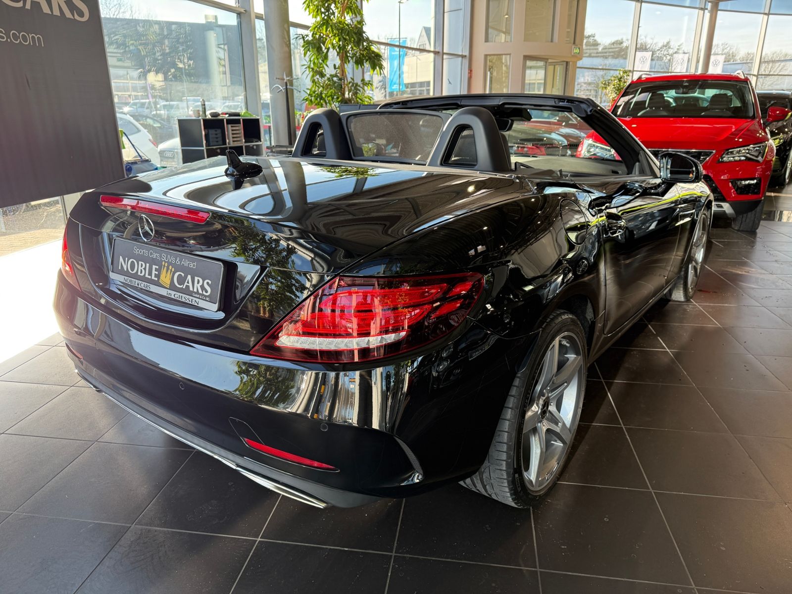 Fahrzeugabbildung Mercedes-Benz SLC 300 AMG MEMORY RFK LED