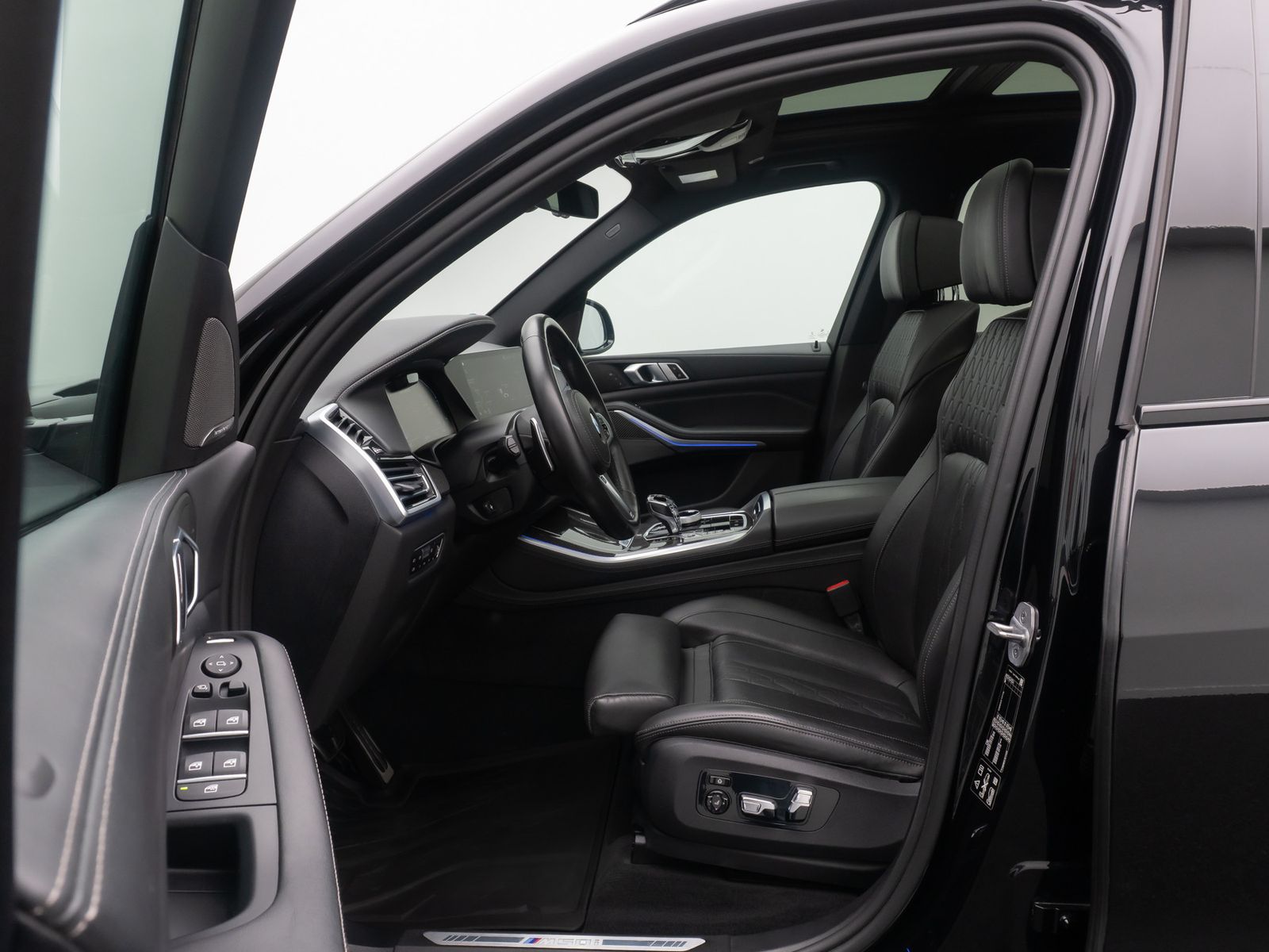 Fahrzeugabbildung BMW X5 M50i 360&deg; HUD Laser SoftCl DispKey Panorama