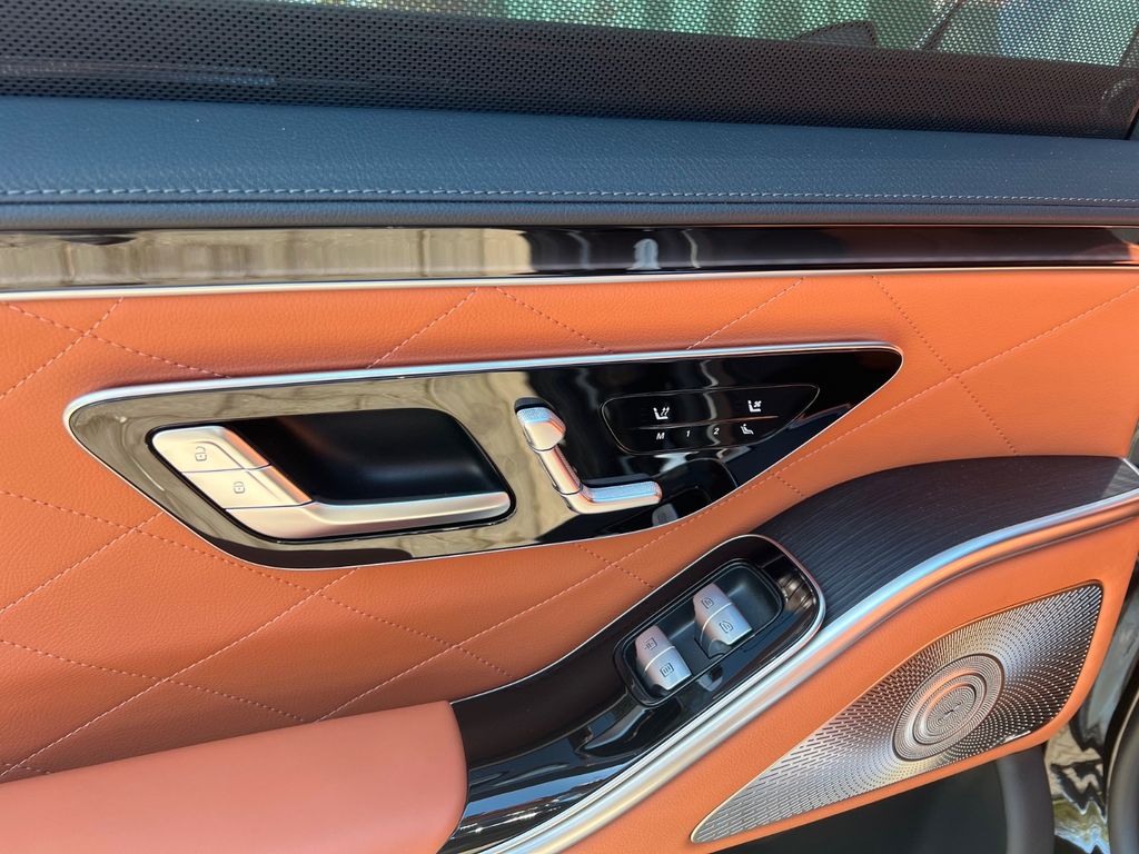 MERCEDES-BENZ S-Class 2024