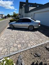 BMW E39 525 i - BMW E39 mit Benzin-Antrieb