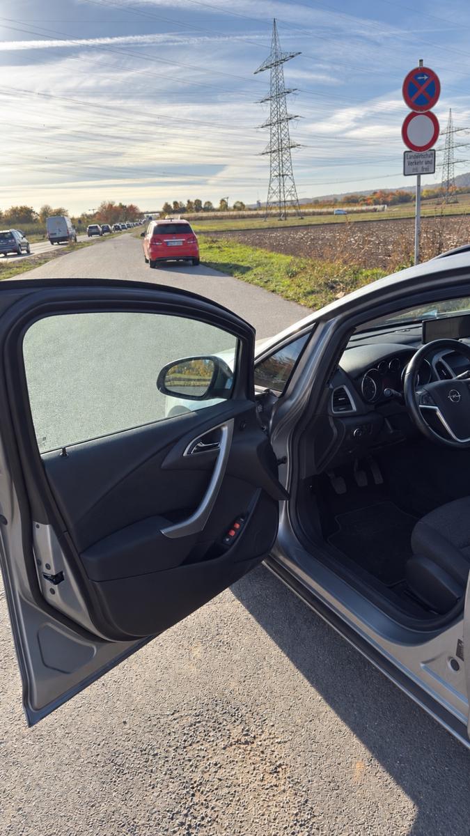 Opel Astra 2011 — photo 5