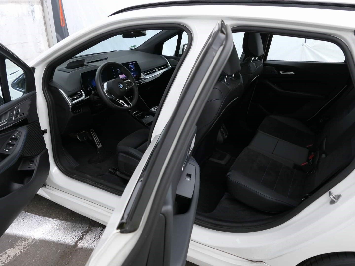 BMW 223 Active Tourer - Bild 8