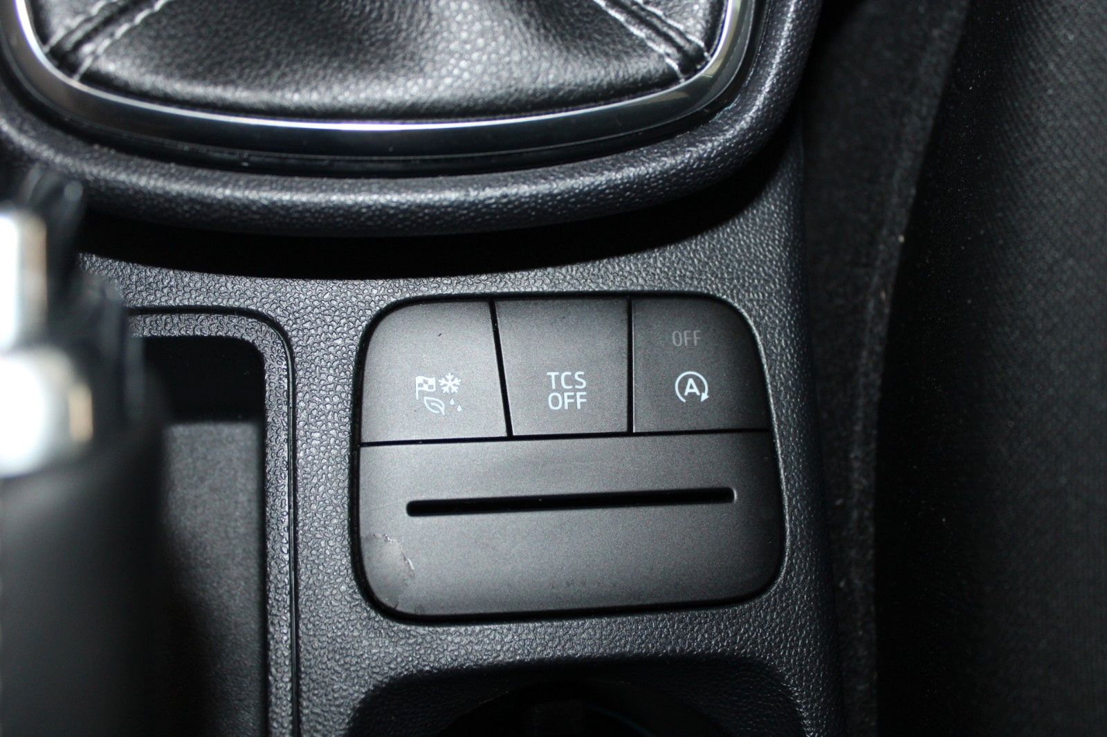 Fahrzeugabbildung Ford Fiesta 1,5 TDCi Cool & Connect 5-trg NAVI LED