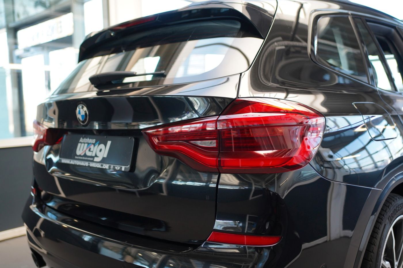 Fahrzeugabbildung BMW X3 20ix M Sport +AHK+ParkingAssis.+Live Cock.Plu