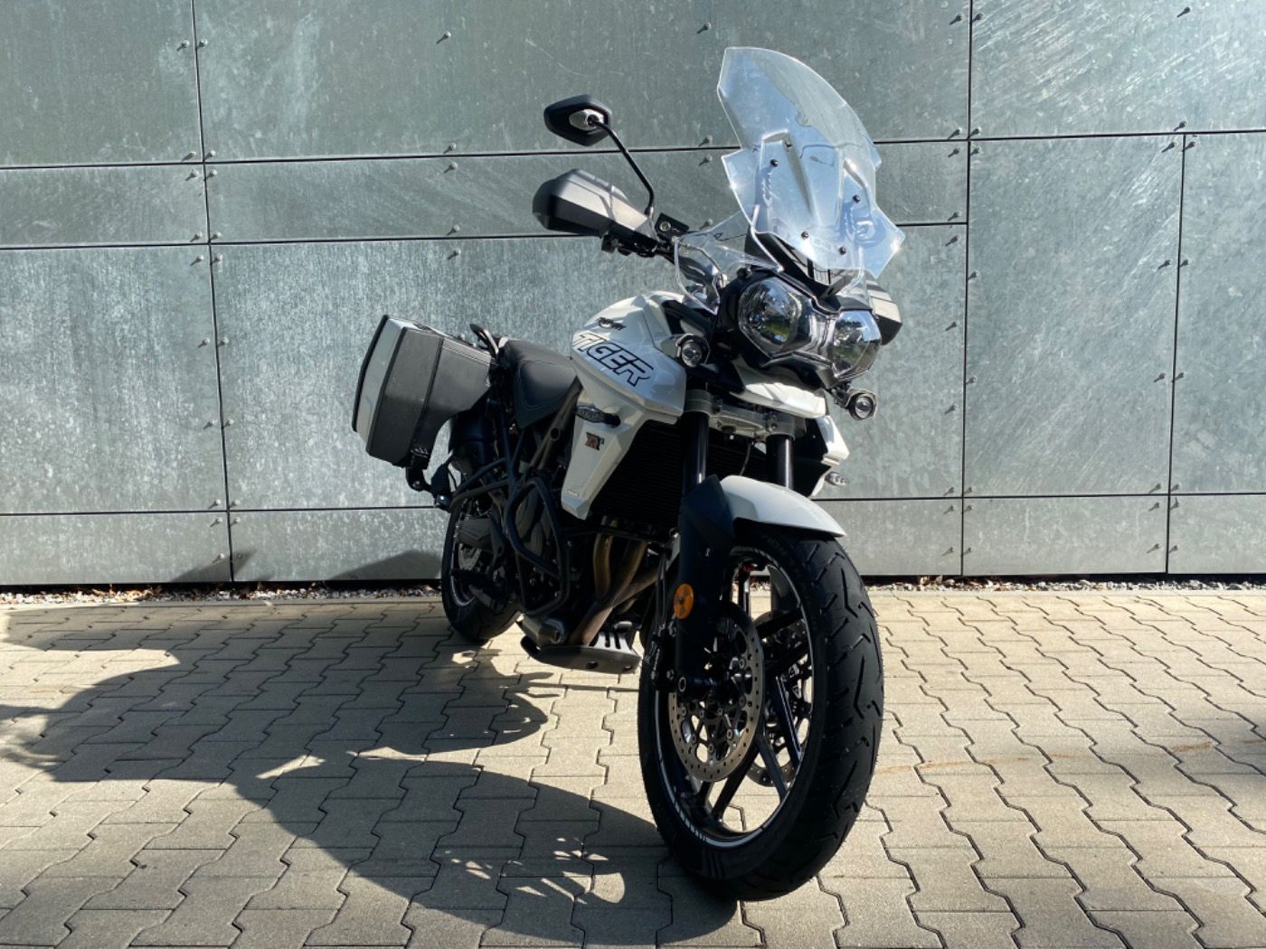 Fahrzeugabbildung Triumph Tiger XRX 800 Wilbers Tieferlegung Seitenkoffer