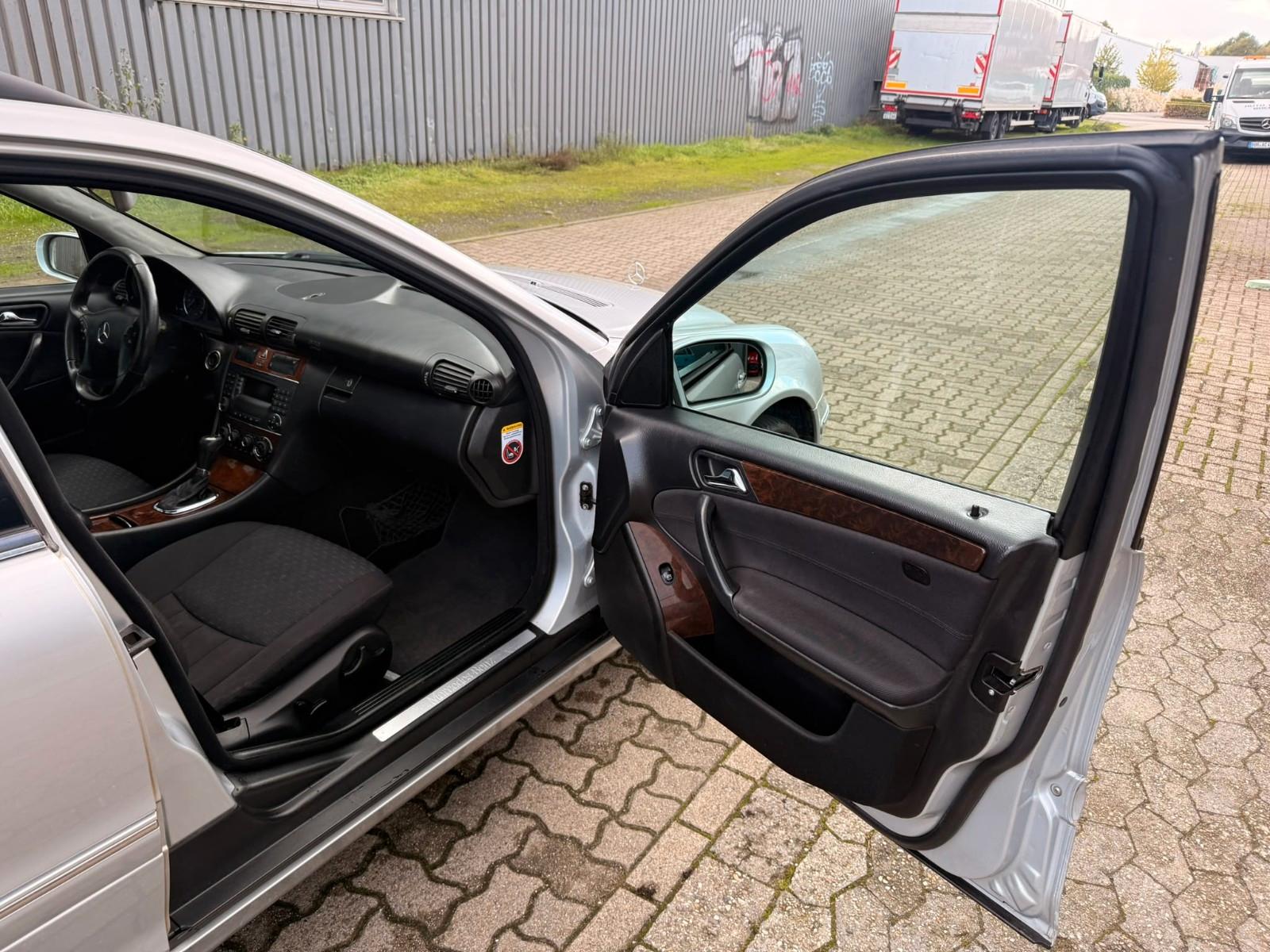 Mercedes-Benz C200 2006 — photo 42