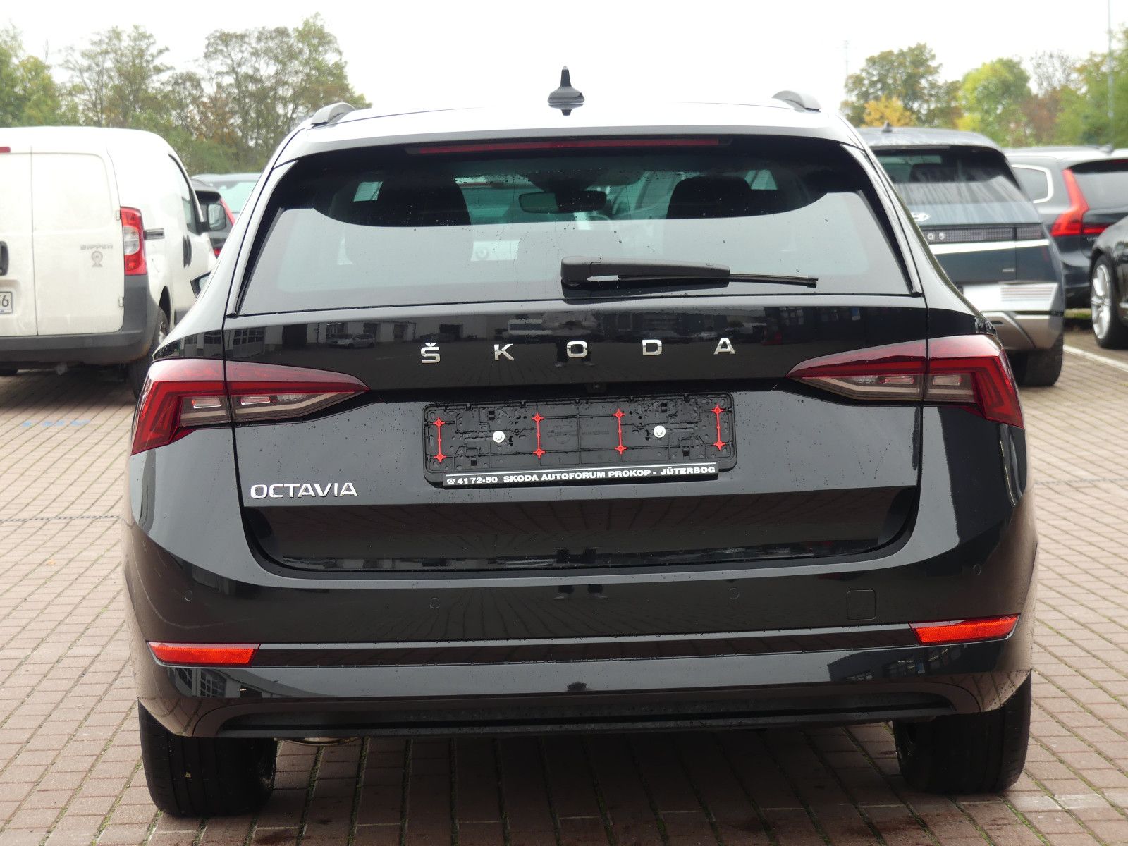 Fahrzeugabbildung SKODA Octavia Combi 2.0 TDI CLEVER *NAVI*ACC*KESSY*BT*