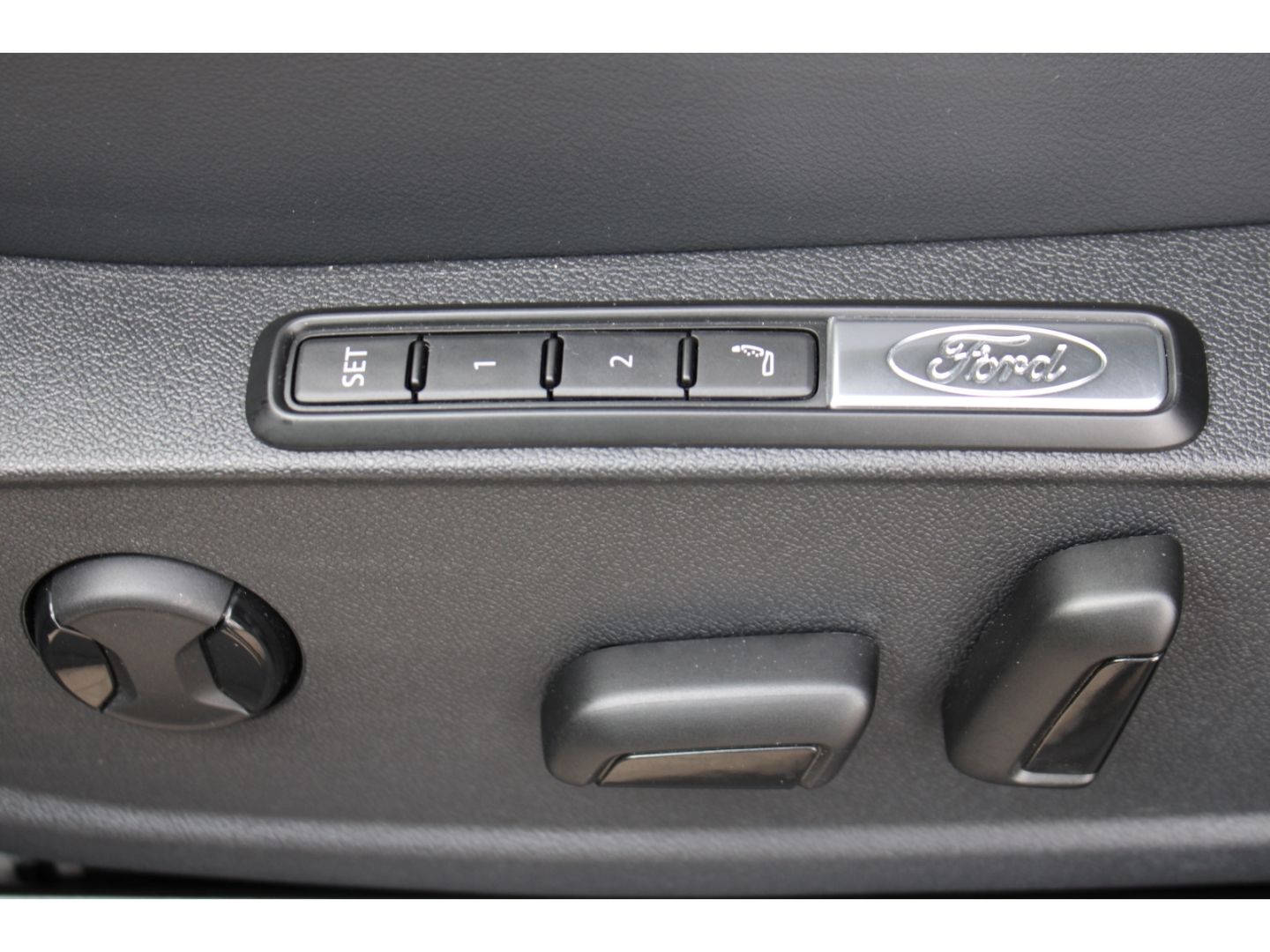 Fahrzeugabbildung Ford Explorer AWD ACC LED TWA Head Up 360 Gr. el. Sit