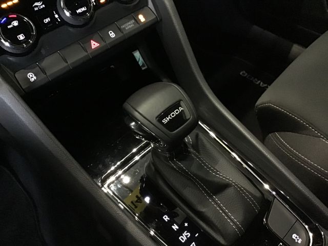 Fahrzeugabbildung Skoda Karoq Sportline 1.5 TSI DSG/Navi/ACC/SHZ/Matrix