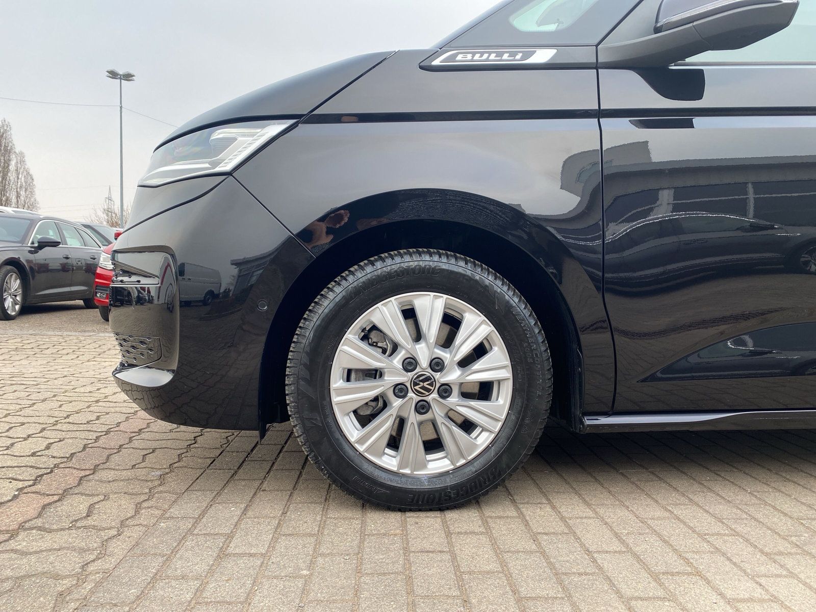 Fahrzeugabbildung Volkswagen T7 Multivan 2.0 TSI DSG 7-Sitzer MATRIX PANO KAM