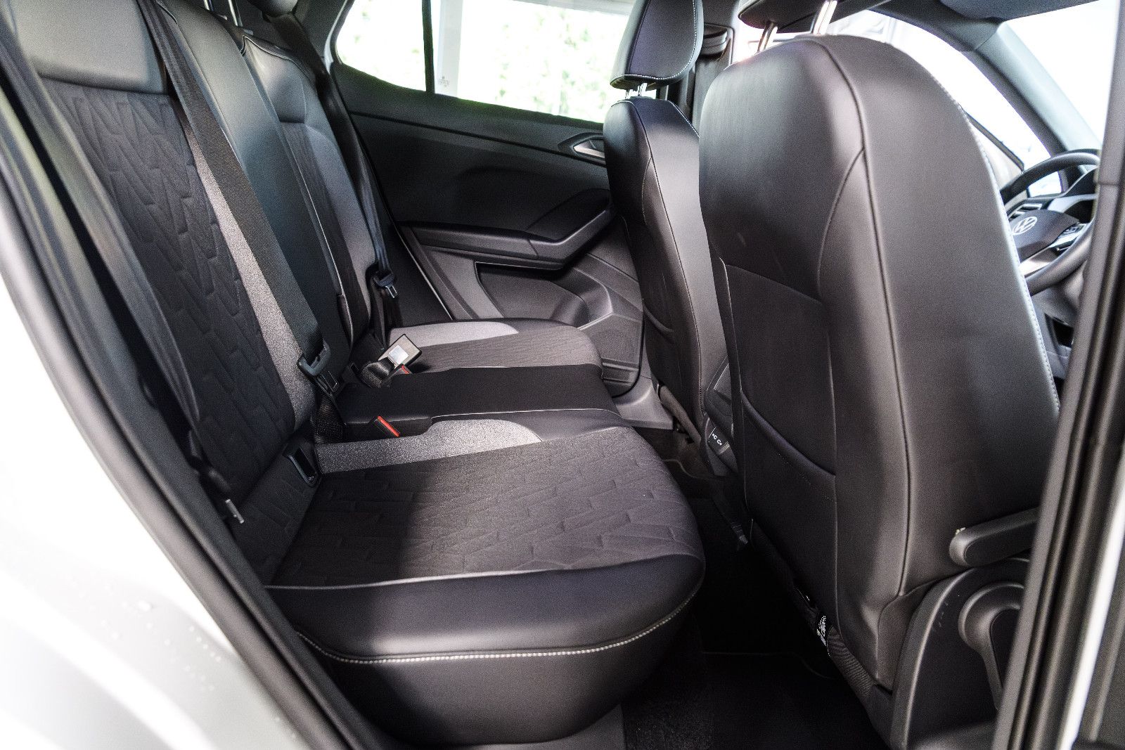 Fahrzeugabbildung Volkswagen T-Cross Goal 1.0 TSI DSG LED+AHK+NAV+ACC+APP+SHZ