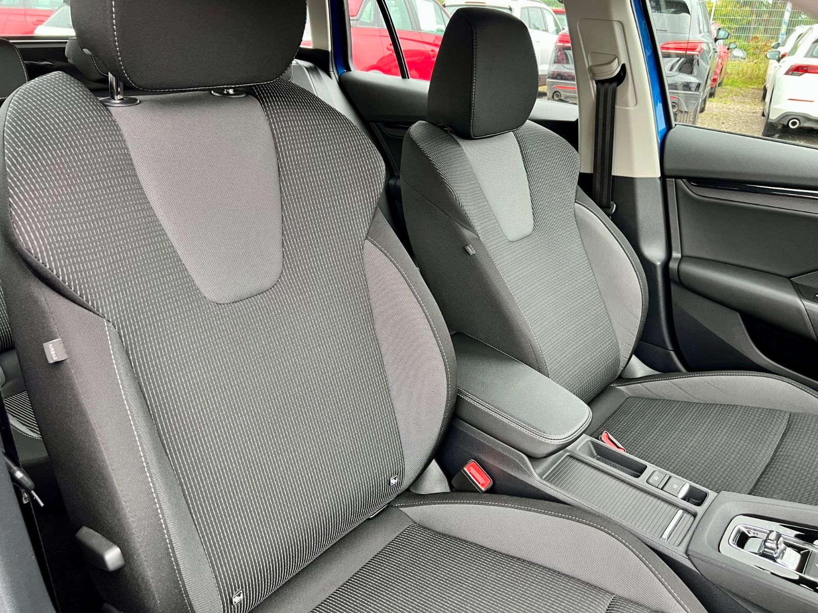 SKODA Octavia Combi 2.0 TDI AAC PDC NAVI AHK LED