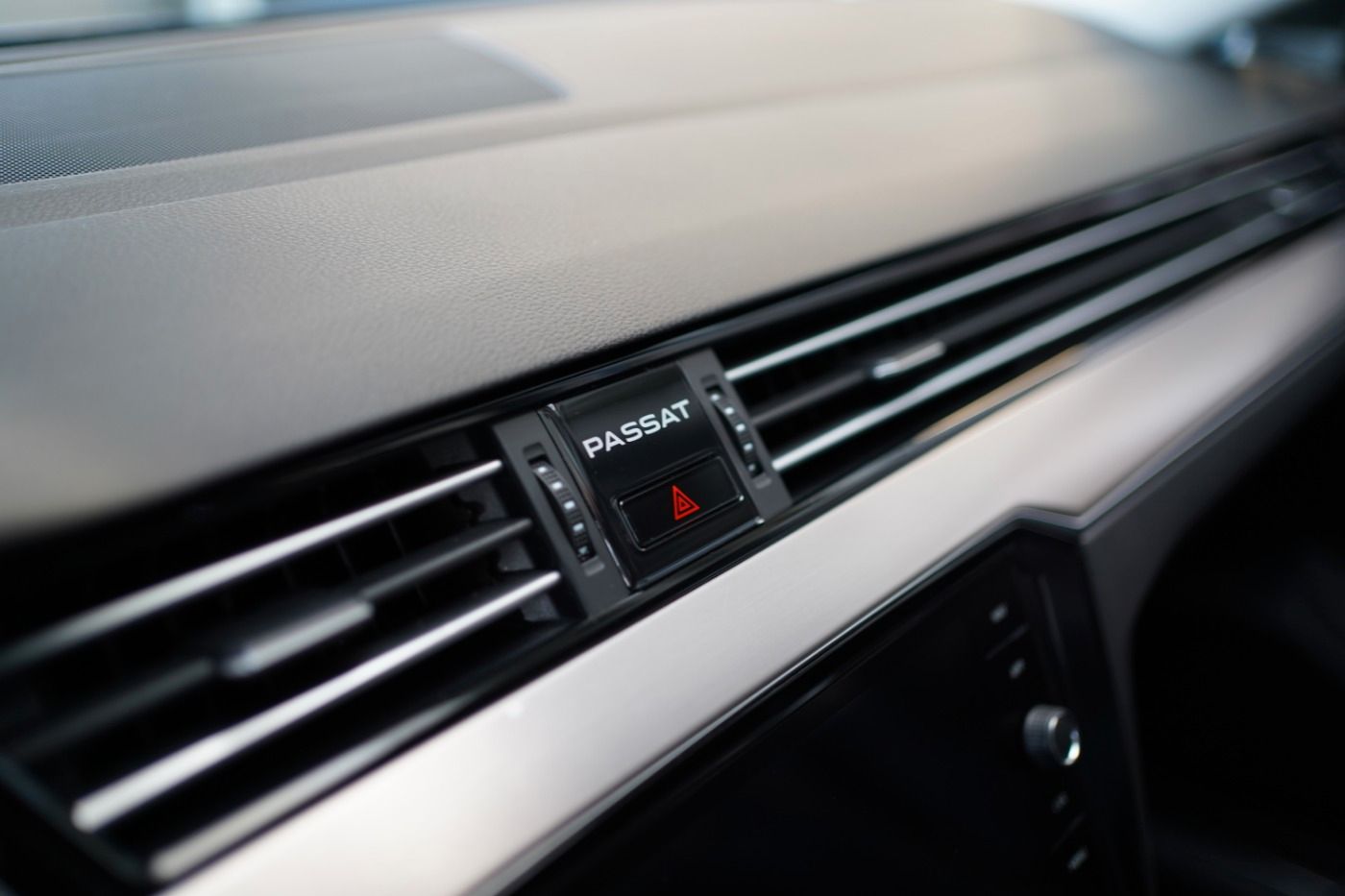 Fahrzeugabbildung Volkswagen Passat 2.0 TSI DSG Elegance ACC+AUT+Alcant.+LED