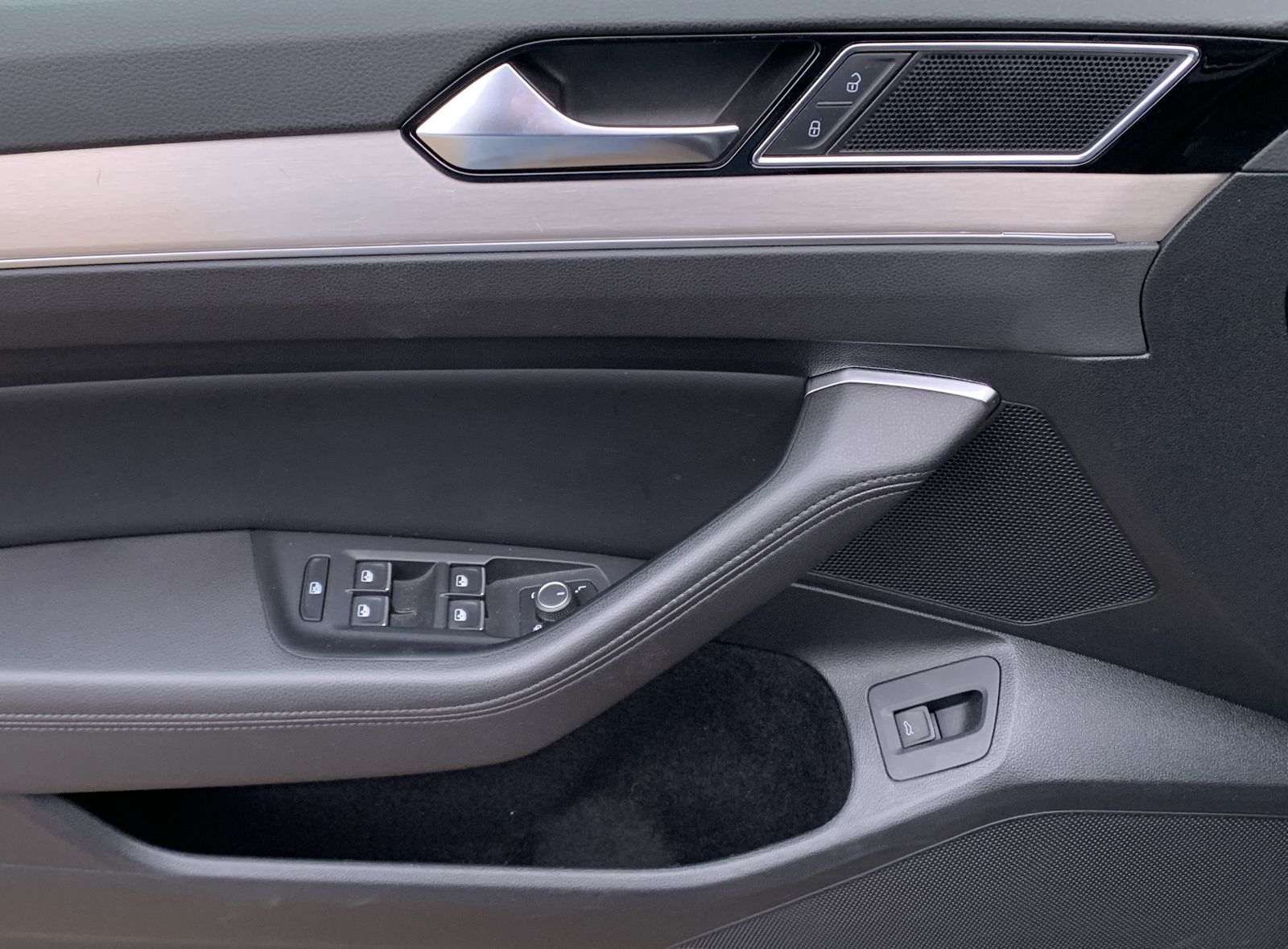 Fahrzeugabbildung Volkswagen Passat Variant 2.0 TDI*Highline*LED-Matrix*Pano*