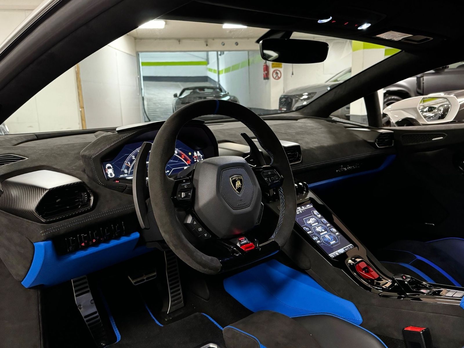 Fahrzeugabbildung Lamborghini HURACAN TECNICA CARBON EXT&INT SENSONUM FULLOPT!