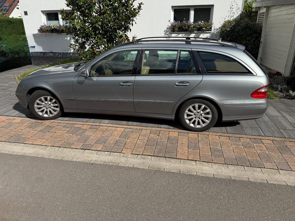 Mercedes-Benz E 320