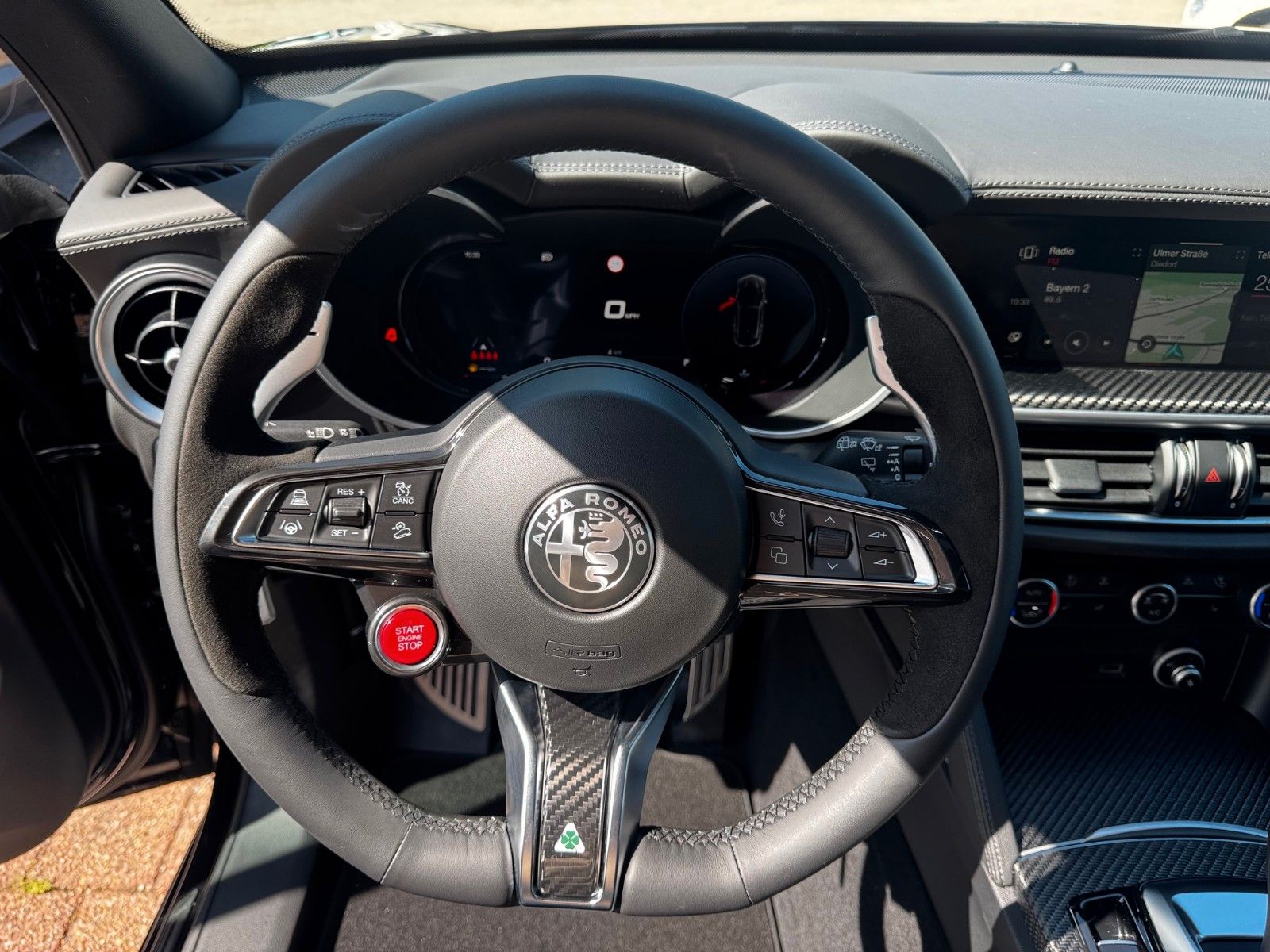Fahrzeugabbildung Alfa Romeo QUADRIFOGLIO 2.9 V6 Bi-Turbo Q4 Glasdach Memory