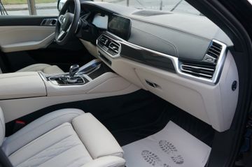 Fahrzeugabbildung BMW X6 xDrive 40 d M Sport Pano NETTO EXPORT