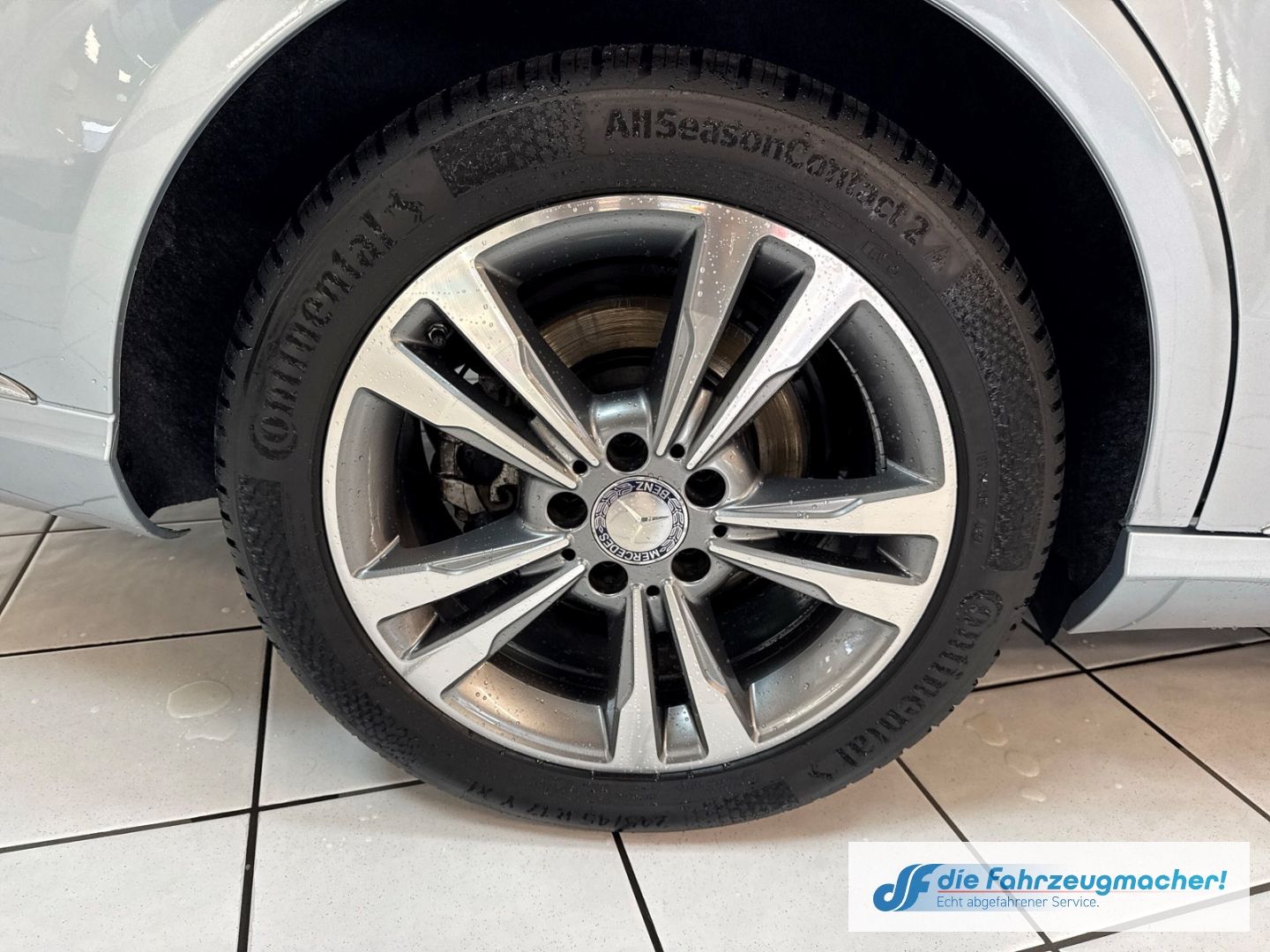 Fahrzeugabbildung Mercedes-Benz E 200 BlueTec Niveau AHK-klappbar LED Blendfreie