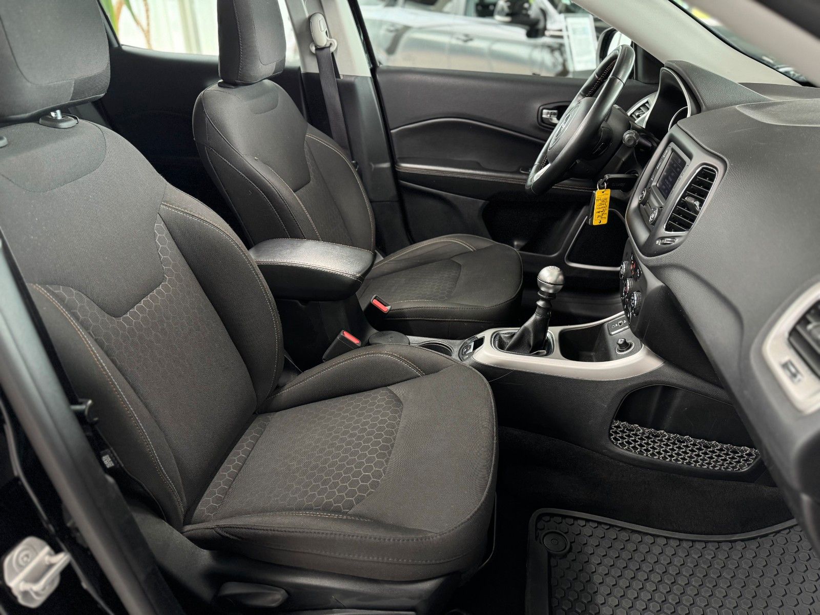 Fahrzeugabbildung Jeep Compass 1.4 T Longitude FWD  " Winterpaket "