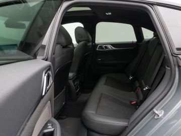 Fahrzeugabbildung BMW i4 eD35 Gran Coupé Glasdach Kamera DAB H/K Komfo