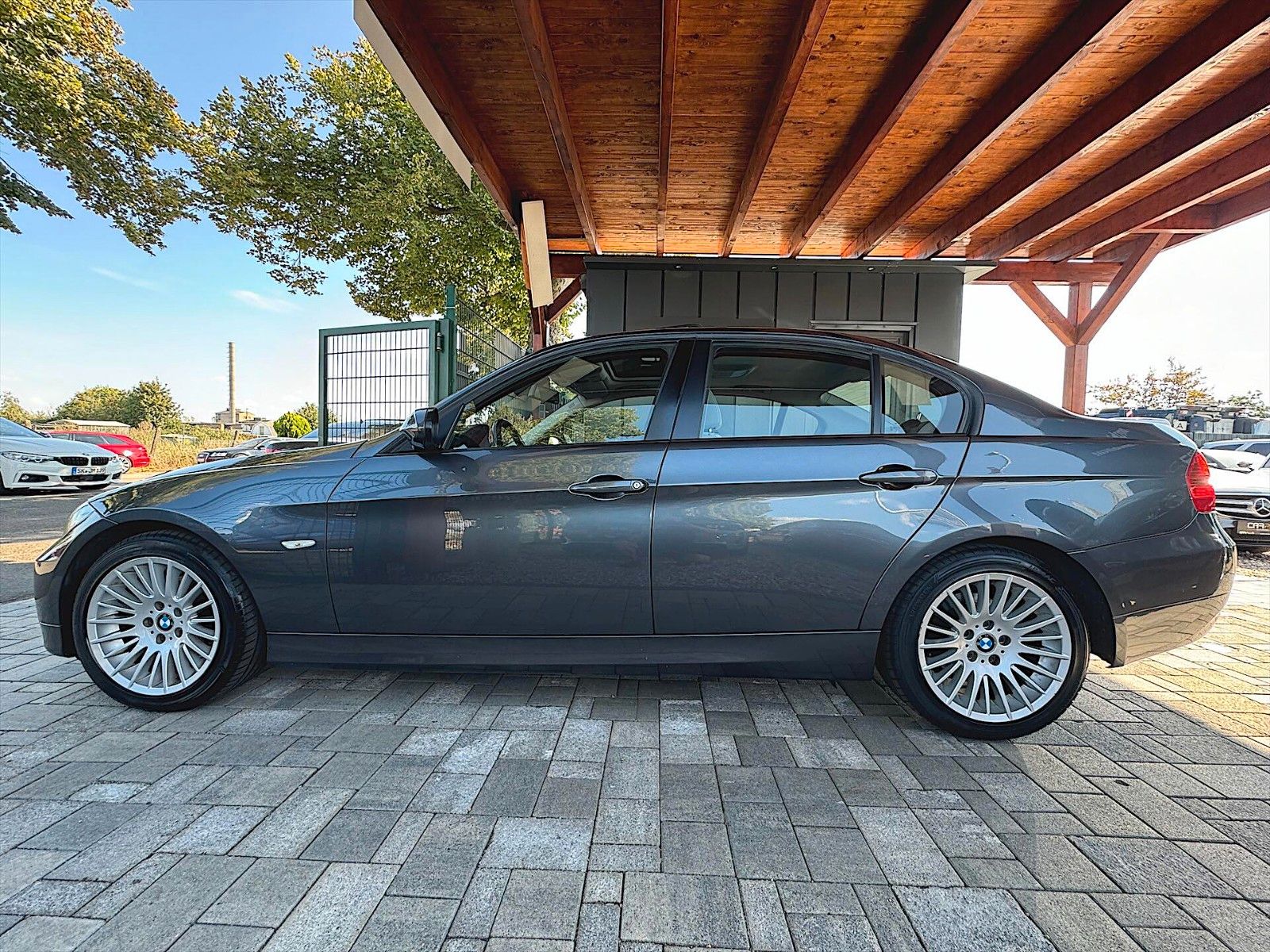 Fahrzeugabbildung BMW 320i Lim. Sport *TÜV NEU*MOTOR Neu*Top Zustand*