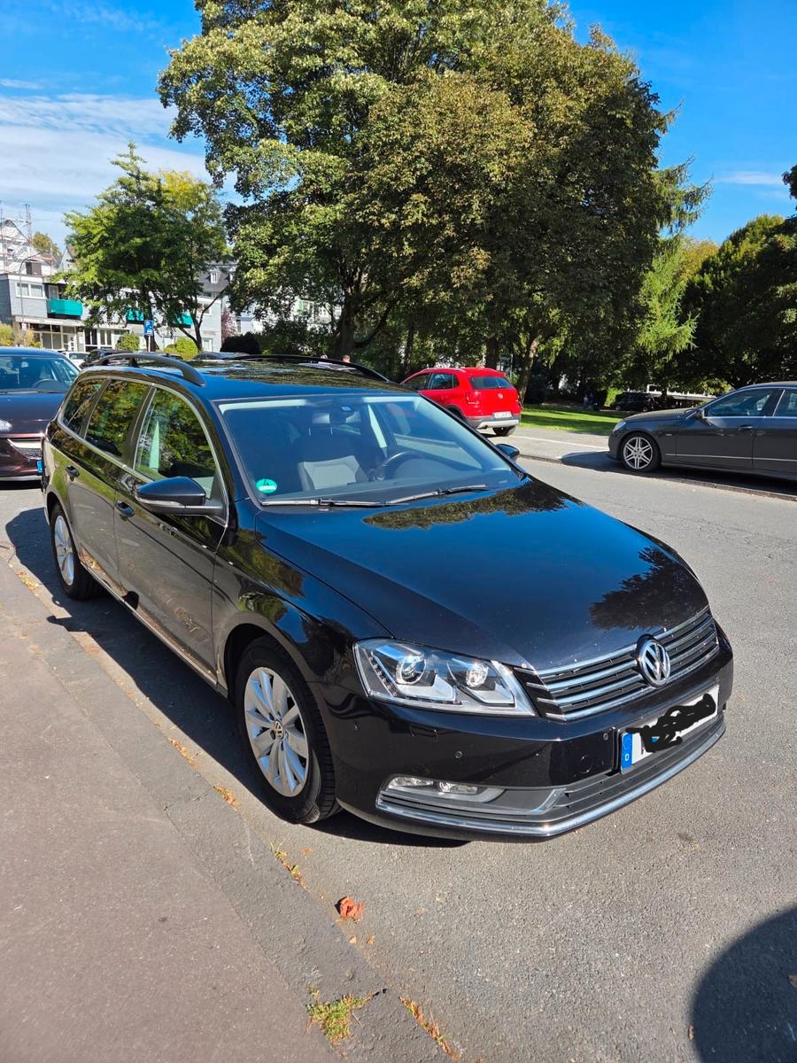 Volkswagen Passat 2011 — вигляд ззаду