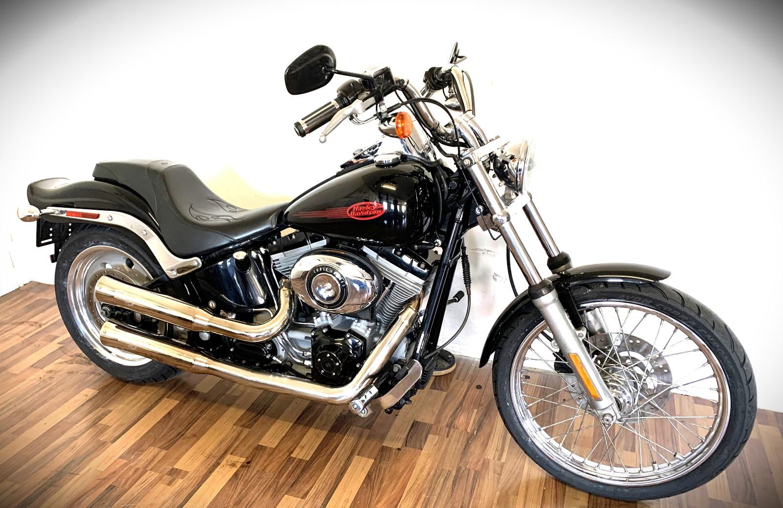 Harley-Davidson Softail Blackline 200 er FXST