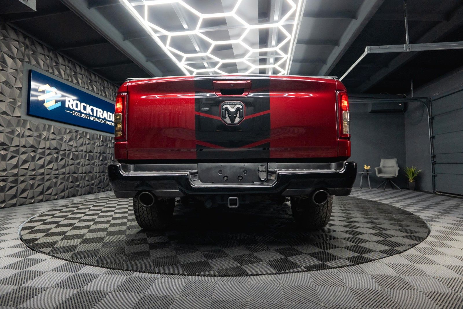 Fahrzeugabbildung Dodge RAM 5.7 V8 HEMI 4x4 OFFROAD Night-Paket *LED*