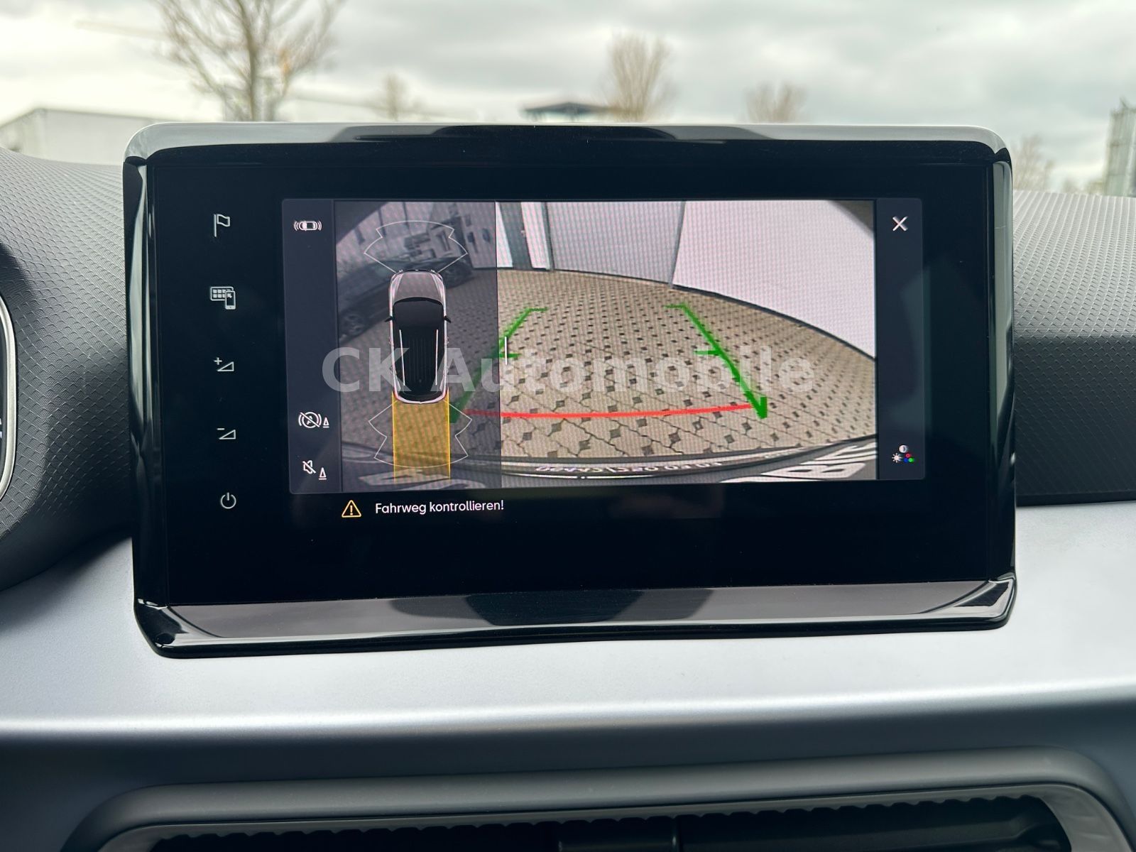 Fahrzeugabbildung SEAT Arona 1.5 TSI 110kW FR DSG/Navi/LED/Kam/AHK