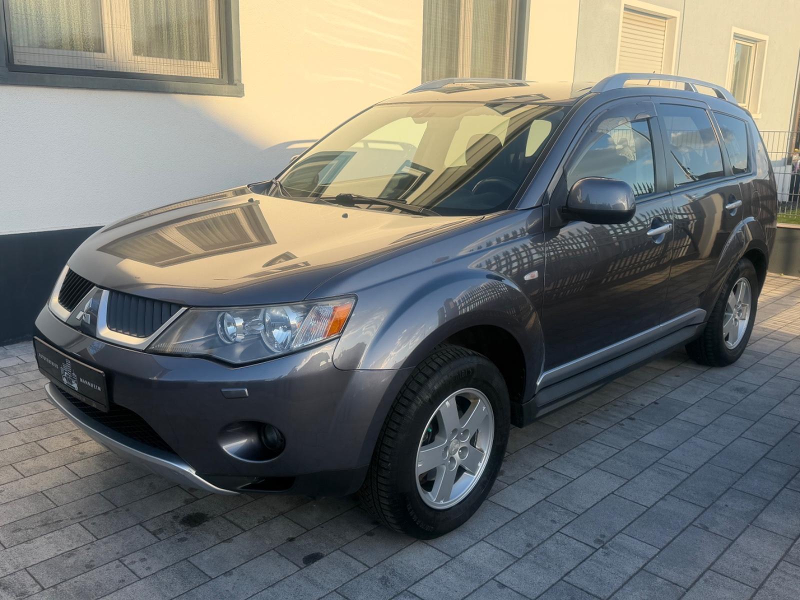 Mitsubishi Outlander 2.4 Intense 4WD /7SITZER/AHK/CARPLAY