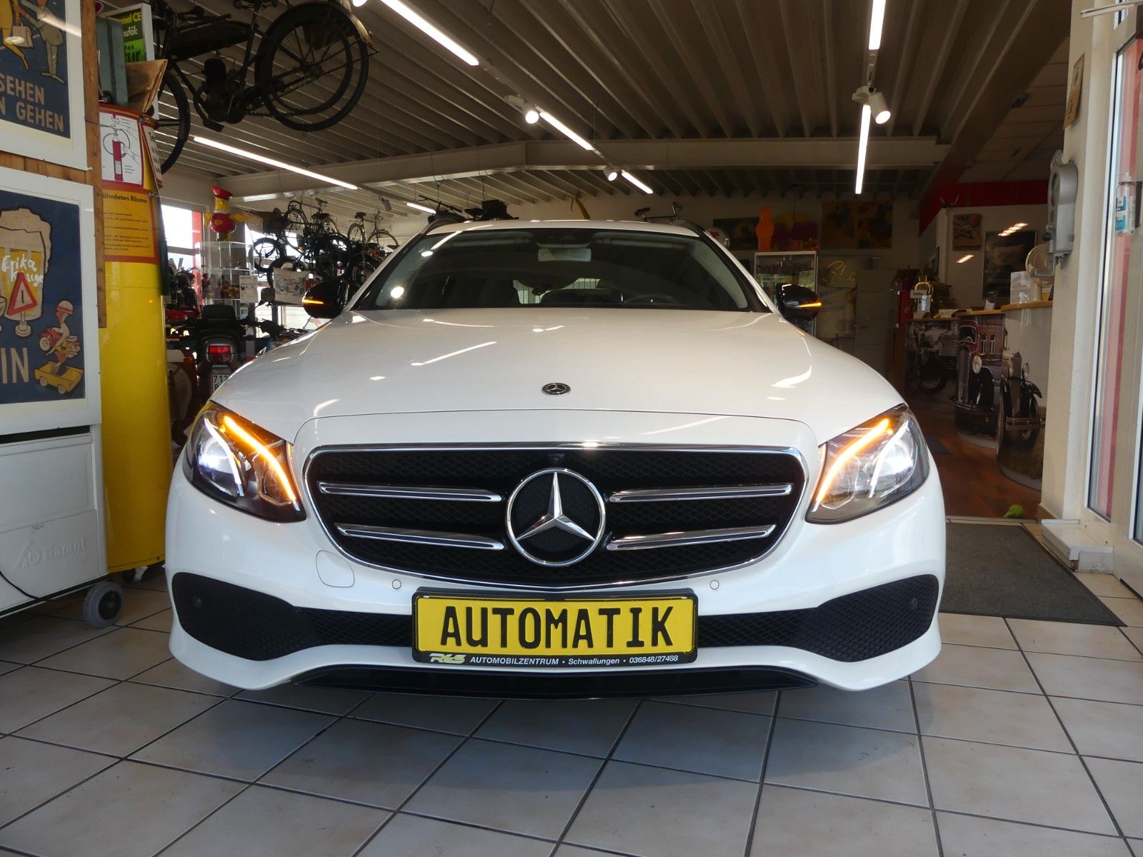 Mercedes-Benz E 200d T AVANTGARDE 9G=AHK=360' KAM.=WIDESCREEN! imagem 2