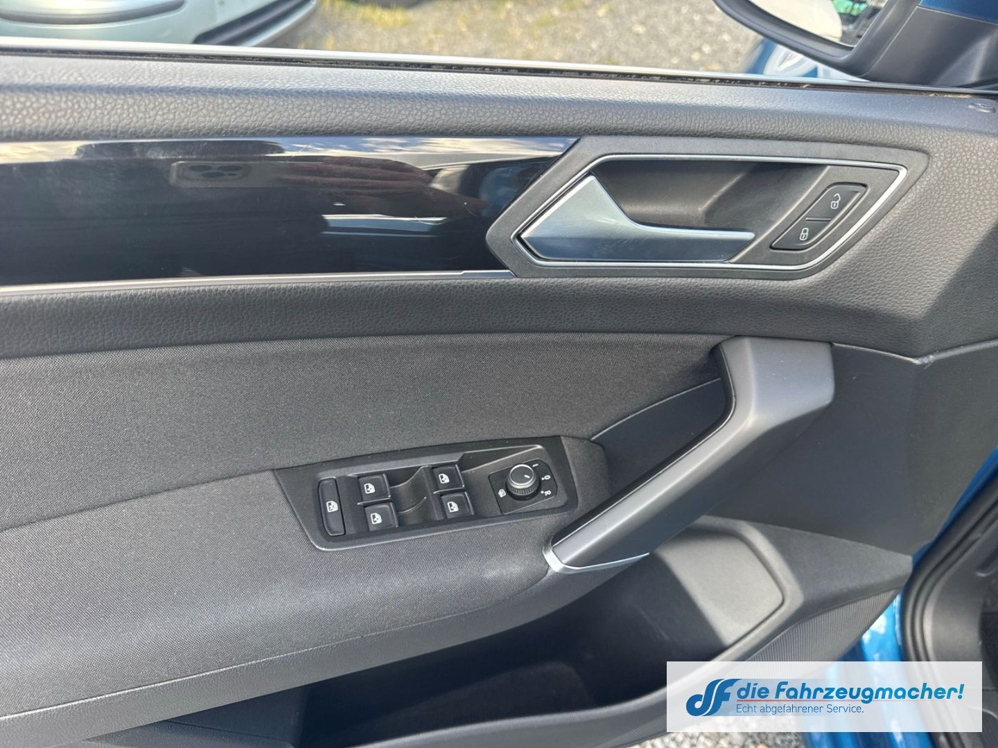 Fahrzeugabbildung Volkswagen Touran Highline 2,0TDi Pano *EXPORT