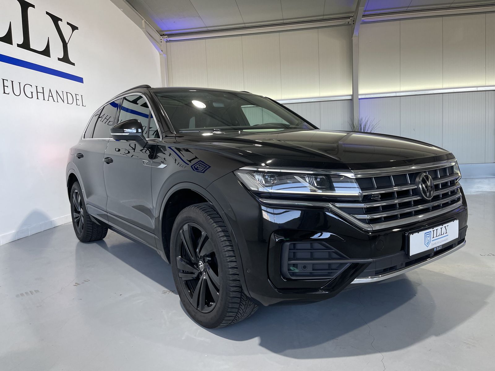 Fahrzeugabbildung Volkswagen Touareg 3.0 TDI*R-Line*4Motion*AHK*Leder*Pano*