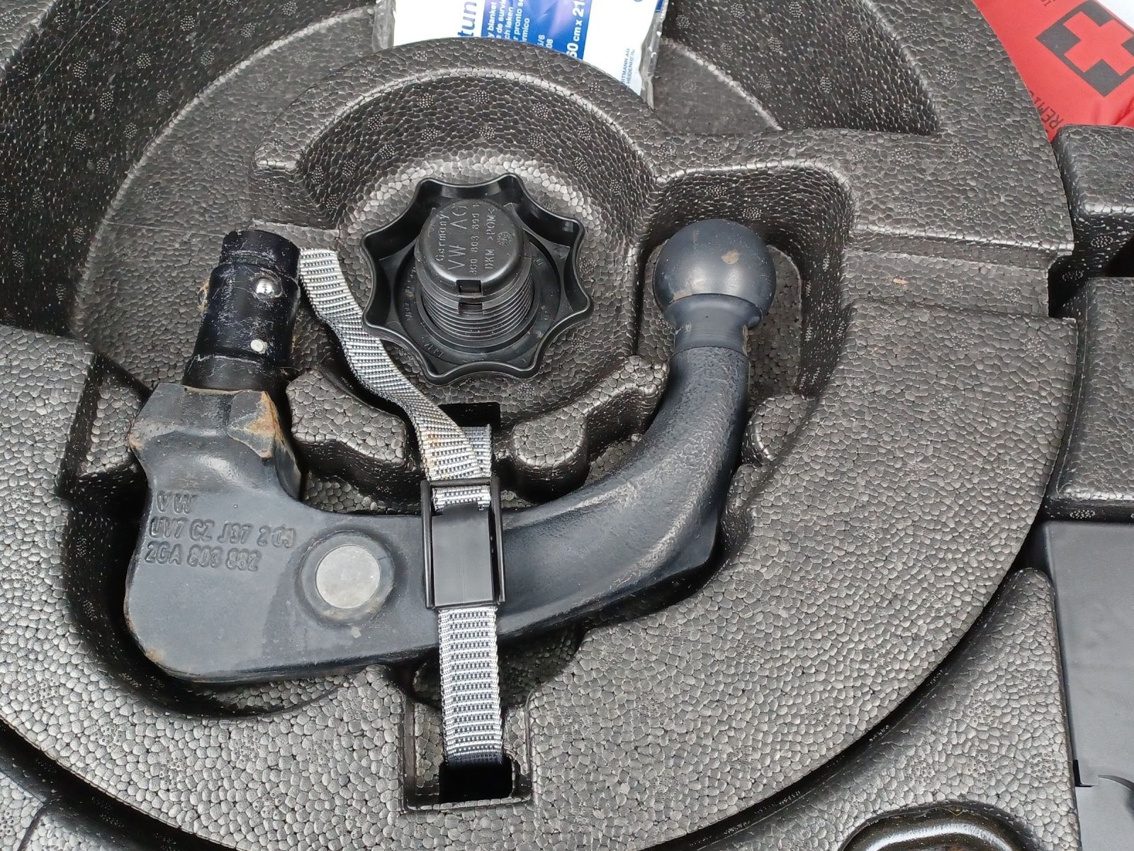 Fahrzeugabbildung Volkswagen T-Roc TSI Style DSG LED AHK Navi AID ACC RFK SH