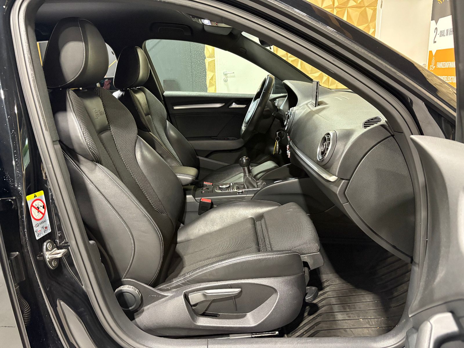 Fahrzeugabbildung Audi A3 Sportback S-line Sportpaket/PDC/SHZ/KLIMA/